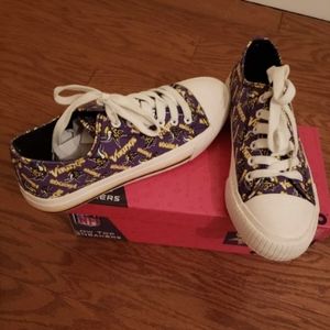 Size 8 Vikings canvas shoe